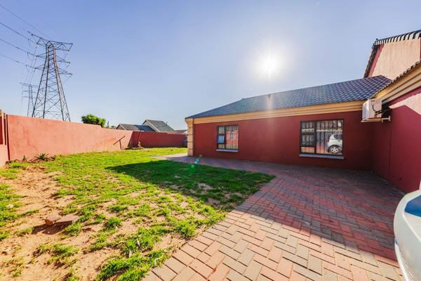 5 Bedroom Property for Sale in Ormonde Gauteng