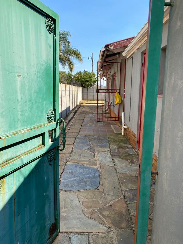 To Let 3 Bedroom Property for Rent in Sophiatown Gauteng