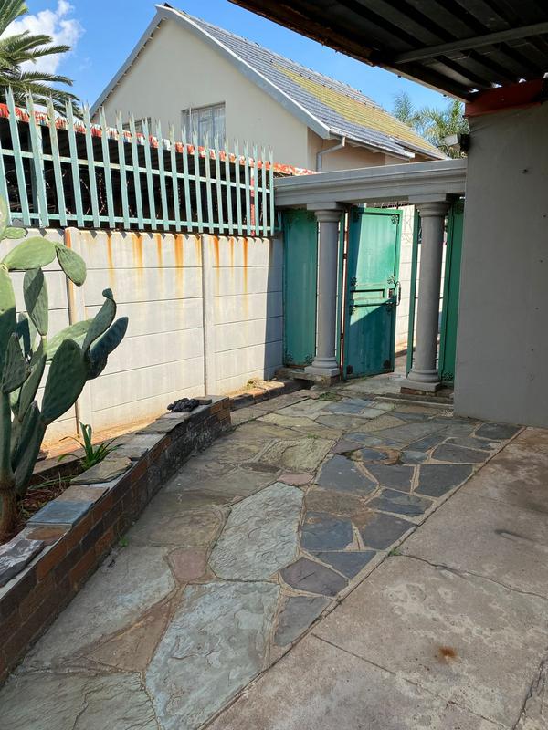 To Let 3 Bedroom Property for Rent in Sophiatown Gauteng