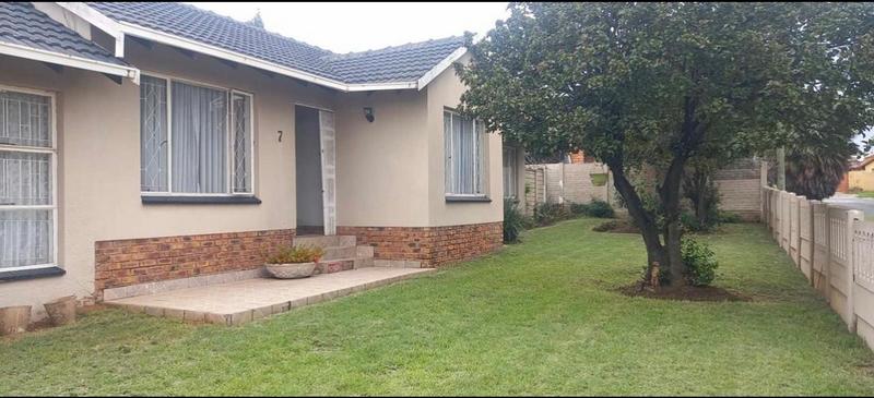 To Let 3 Bedroom Property for Rent in Elandspark Gauteng