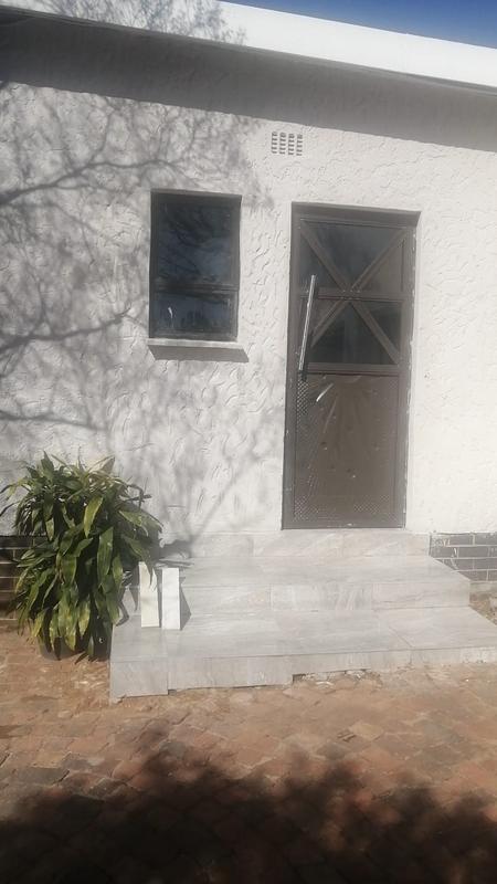 To Let 1 Bedroom Property for Rent in Blairgowrie Gauteng