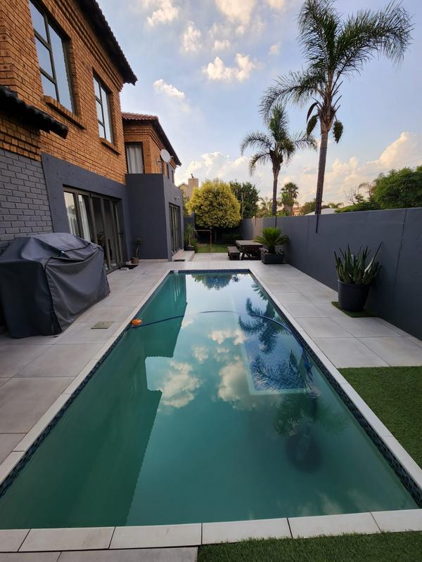 4 Bedroom Property for Sale in Sonneveld Gauteng