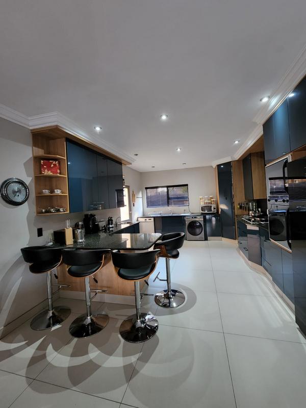 4 Bedroom Property for Sale in Sonneveld Gauteng