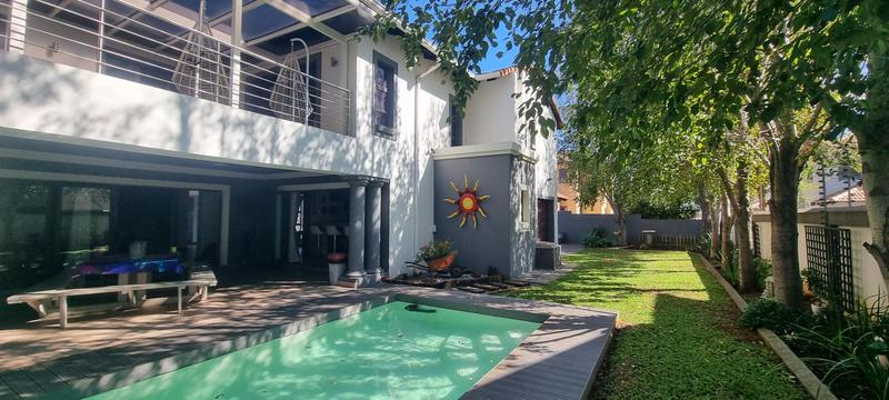 6 Bedroom Property for Sale in Heuwelsig Estate Gauteng
