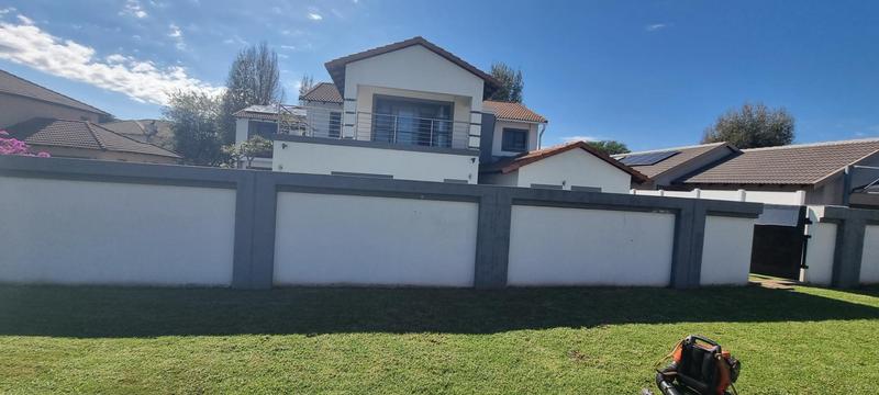 6 Bedroom Property for Sale in Heuwelsig Estate Gauteng