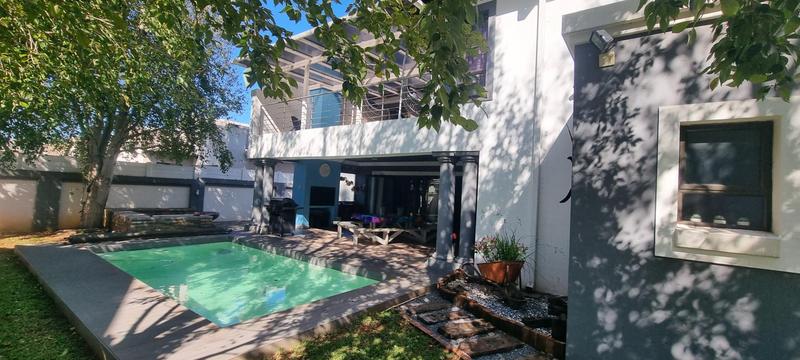 6 Bedroom Property for Sale in Heuwelsig Estate Gauteng