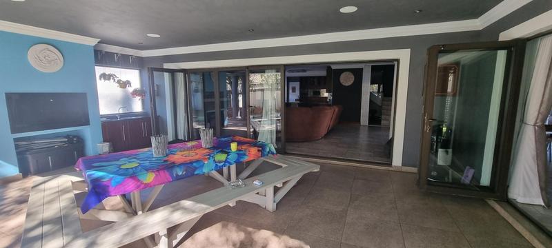 6 Bedroom Property for Sale in Heuwelsig Estate Gauteng