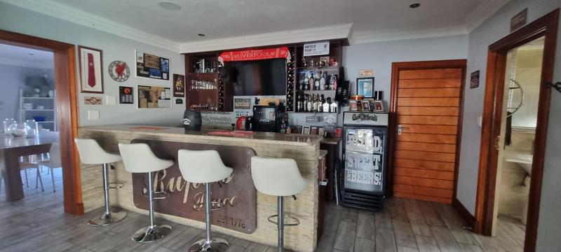 6 Bedroom Property for Sale in Heuwelsig Estate Gauteng