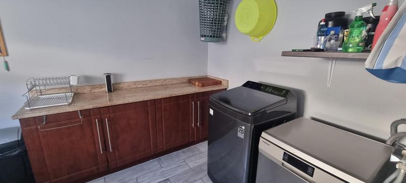 6 Bedroom Property for Sale in Heuwelsig Estate Gauteng