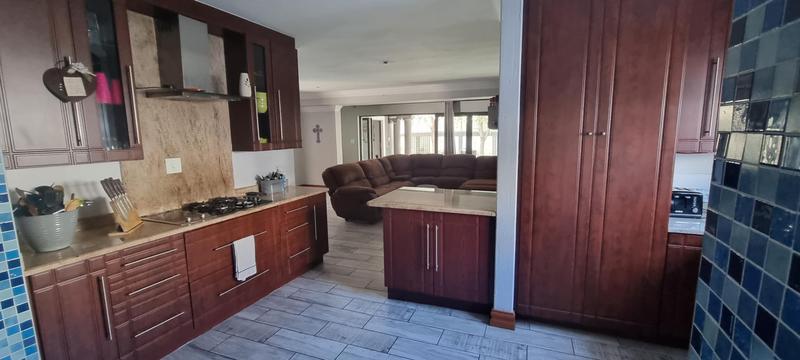 6 Bedroom Property for Sale in Heuwelsig Estate Gauteng