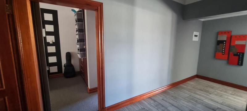 6 Bedroom Property for Sale in Heuwelsig Estate Gauteng