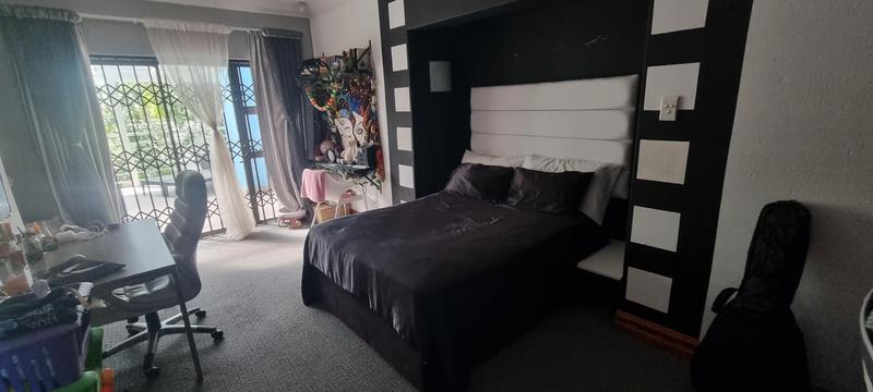 6 Bedroom Property for Sale in Heuwelsig Estate Gauteng
