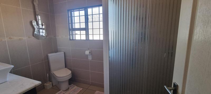 6 Bedroom Property for Sale in Heuwelsig Estate Gauteng