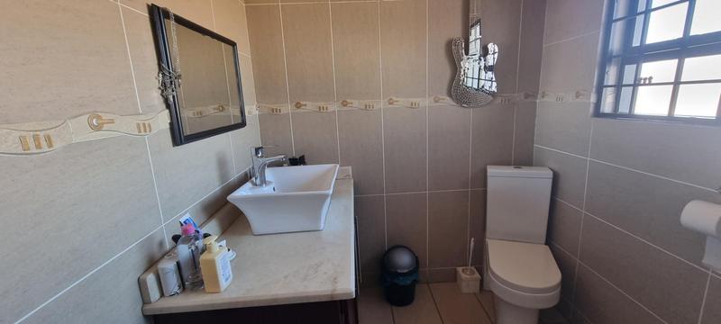 6 Bedroom Property for Sale in Heuwelsig Estate Gauteng