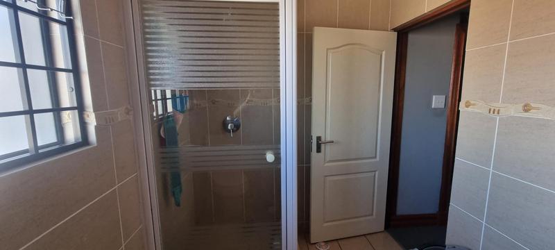 6 Bedroom Property for Sale in Heuwelsig Estate Gauteng