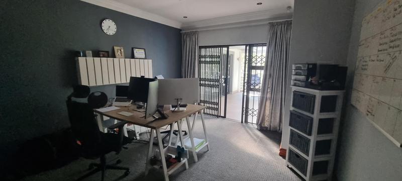 6 Bedroom Property for Sale in Heuwelsig Estate Gauteng