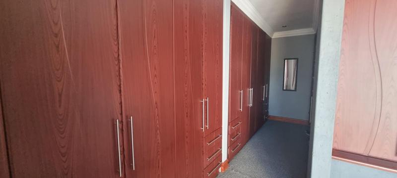 6 Bedroom Property for Sale in Heuwelsig Estate Gauteng