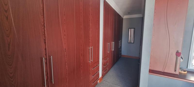 6 Bedroom Property for Sale in Heuwelsig Estate Gauteng