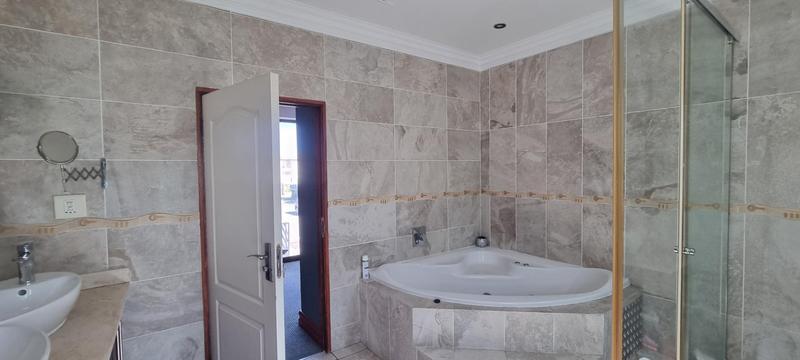 6 Bedroom Property for Sale in Heuwelsig Estate Gauteng