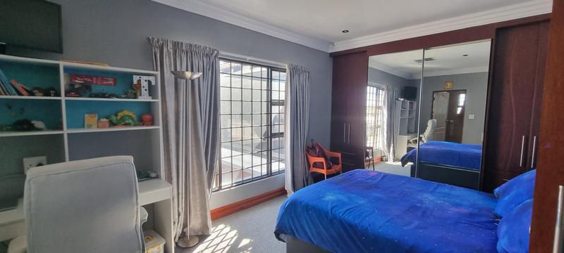 6 Bedroom Property for Sale in Heuwelsig Estate Gauteng
