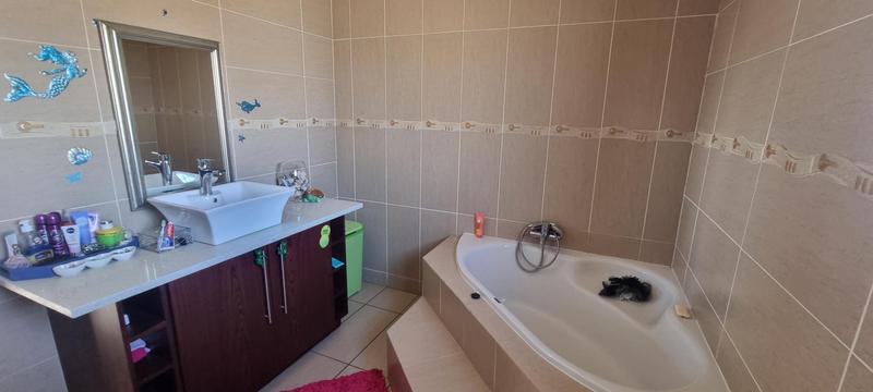 6 Bedroom Property for Sale in Heuwelsig Estate Gauteng