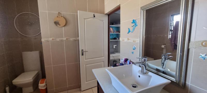 6 Bedroom Property for Sale in Heuwelsig Estate Gauteng