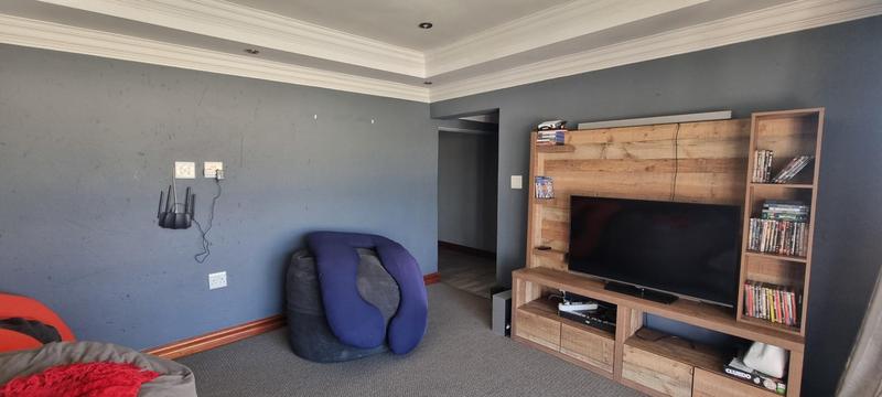6 Bedroom Property for Sale in Heuwelsig Estate Gauteng