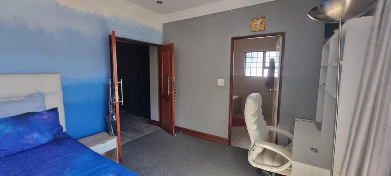 6 Bedroom Property for Sale in Heuwelsig Estate Gauteng