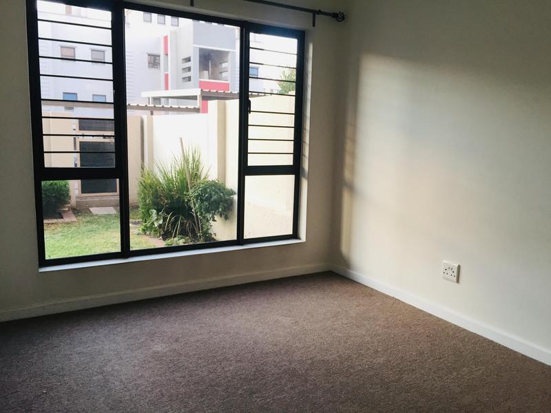 To Let 1 Bedroom Property for Rent in Fourways Gauteng