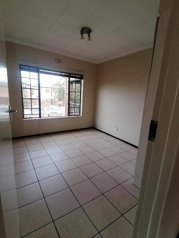 3 Bedroom Property for Sale in Sonneveld Gauteng