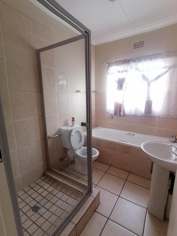3 Bedroom Property for Sale in Sonneveld Gauteng