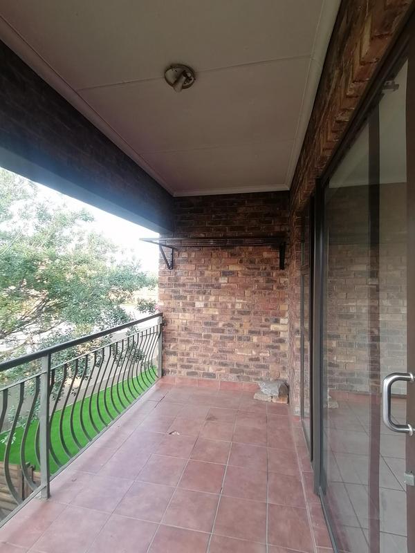 3 Bedroom Property for Sale in Sonneveld Gauteng