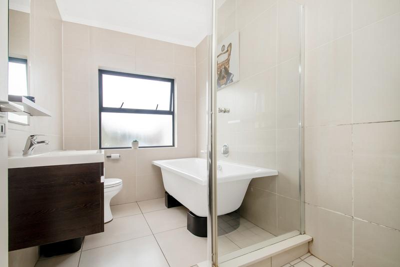 To Let 1 Bedroom Property for Rent in Fourways Gauteng