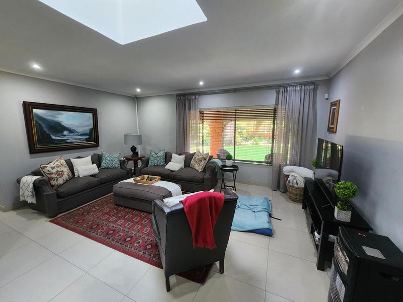 4 Bedroom Property for Sale in Faerie Glen Gauteng