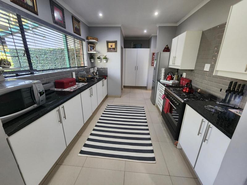 4 Bedroom Property for Sale in Faerie Glen Gauteng