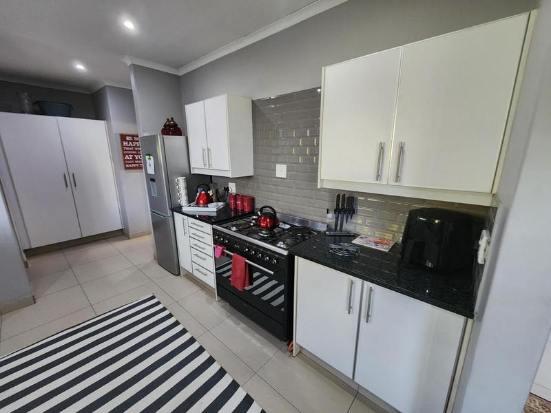 4 Bedroom Property for Sale in Faerie Glen Gauteng