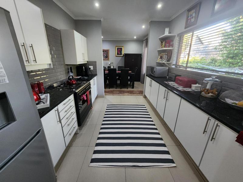 4 Bedroom Property for Sale in Faerie Glen Gauteng