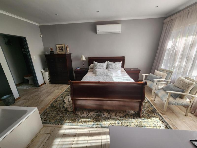 4 Bedroom Property for Sale in Faerie Glen Gauteng