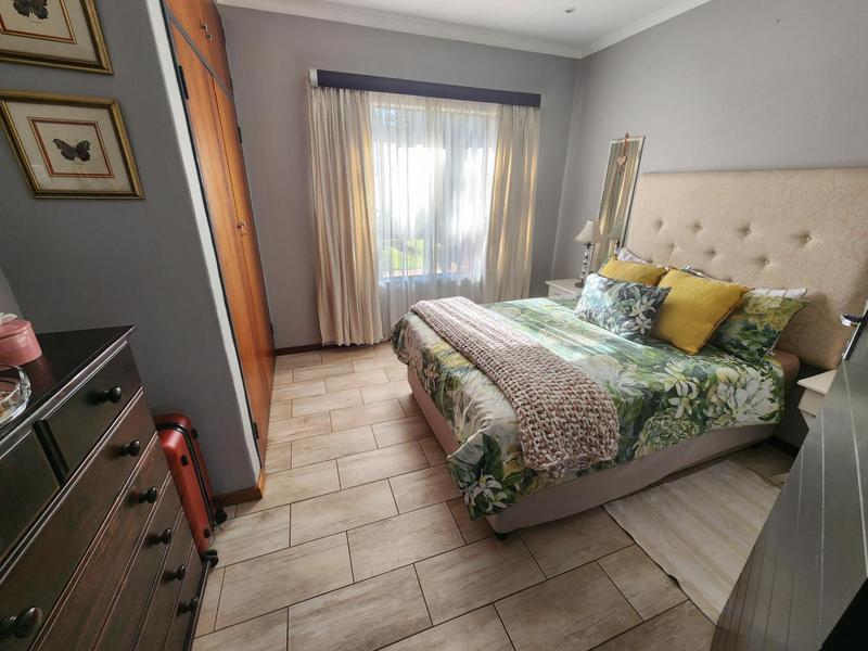 4 Bedroom Property for Sale in Faerie Glen Gauteng