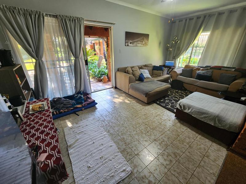 4 Bedroom Property for Sale in Faerie Glen Gauteng