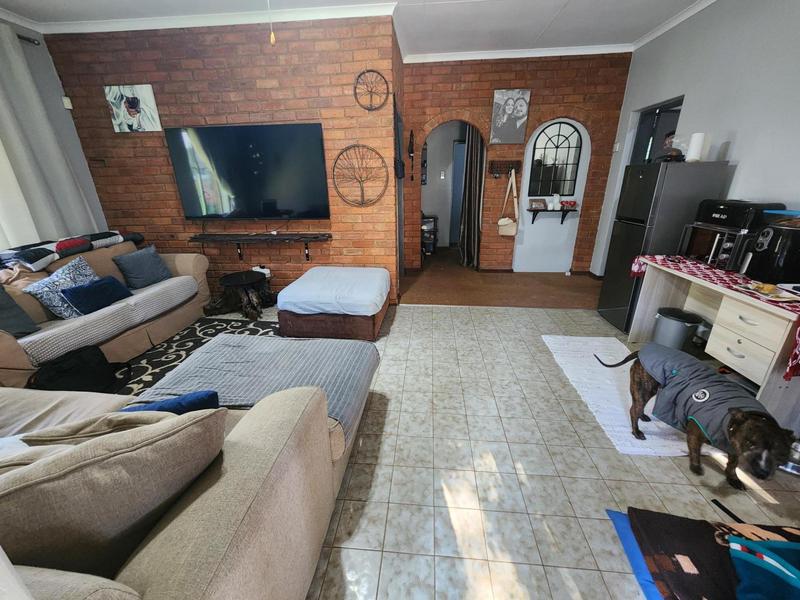 4 Bedroom Property for Sale in Faerie Glen Gauteng