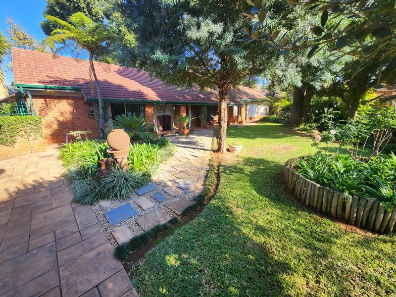 4 Bedroom Property for Sale in Faerie Glen Gauteng