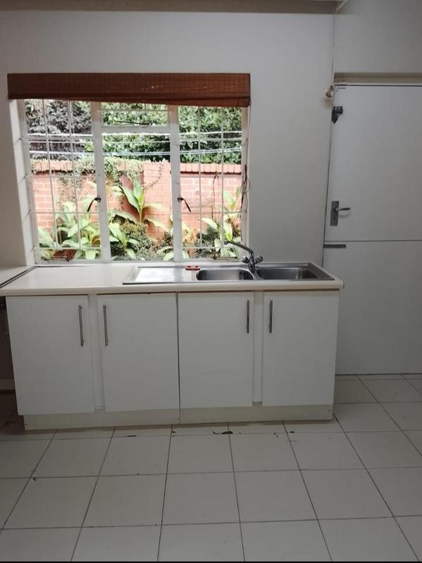 To Let 2 Bedroom Property for Rent in Dunkeld Gauteng