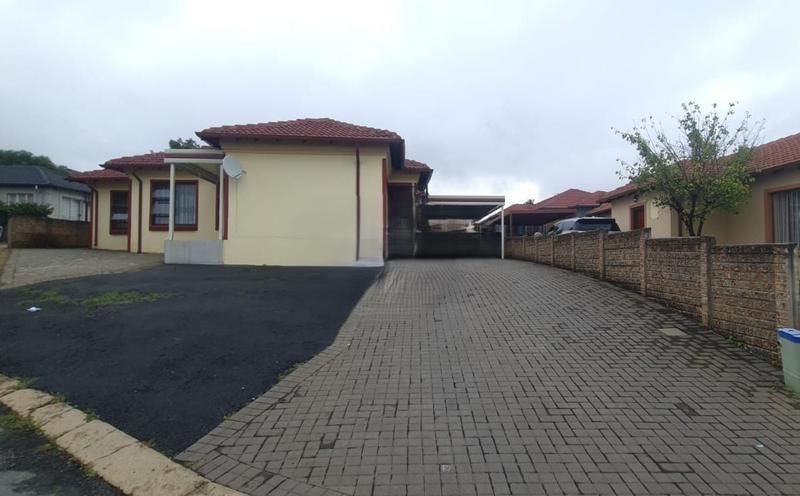 3 Bedroom Property for Sale in Noordwyk Gauteng