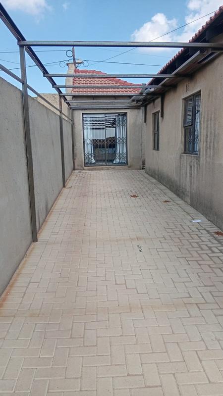 1 Bedroom Property for Sale in Protea Glen Gauteng