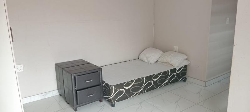 1 Bedroom Property for Sale in Protea Glen Gauteng
