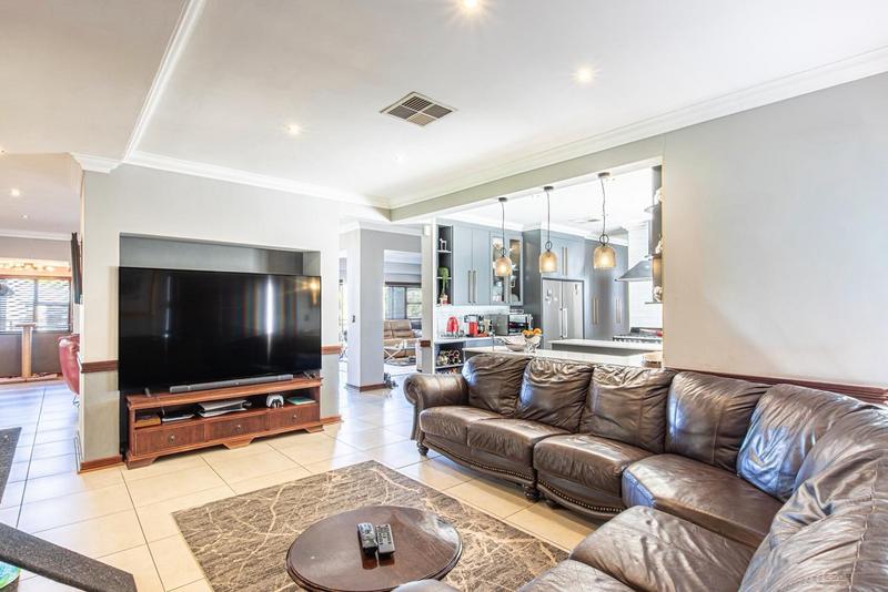 4 Bedroom Property for Sale in Ruimsig Gauteng