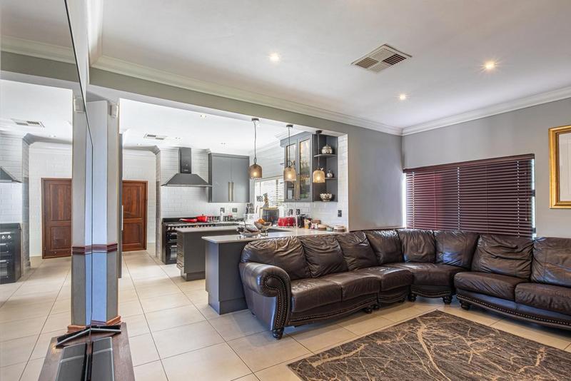 4 Bedroom Property for Sale in Ruimsig Gauteng