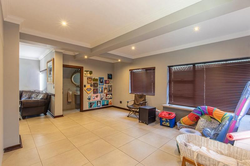 4 Bedroom Property for Sale in Ruimsig Gauteng