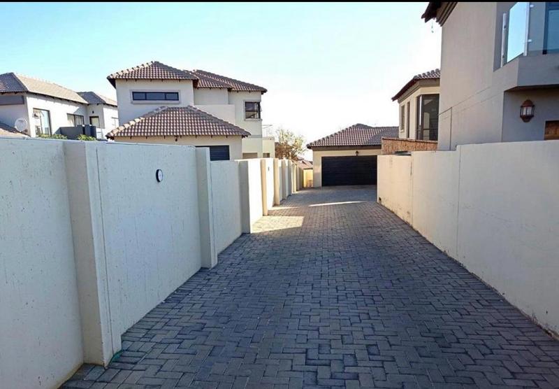 4 Bedroom Property for Sale in Wildtuinpark Gauteng